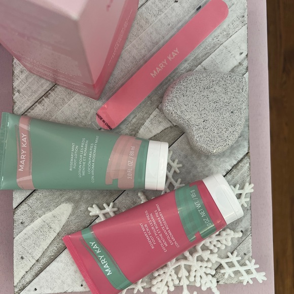 Mary Kay® Pedicure Set - Rosemary Mint  Summer 2024 - Picture 2 of 2